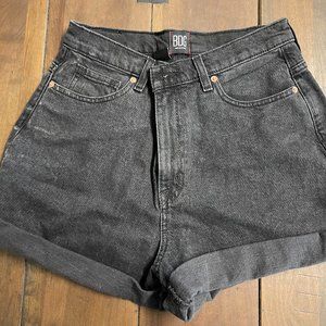 BDG High Waisted Mom Short - Black
